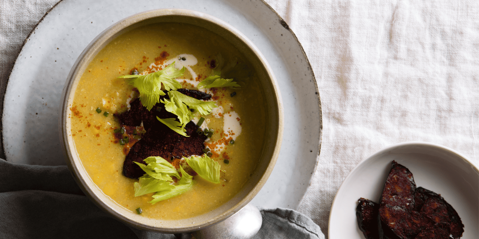 Visuel d'une soupe détox Potage de pois cassés au chorizo croustillant par LMP Santé LMP Santé